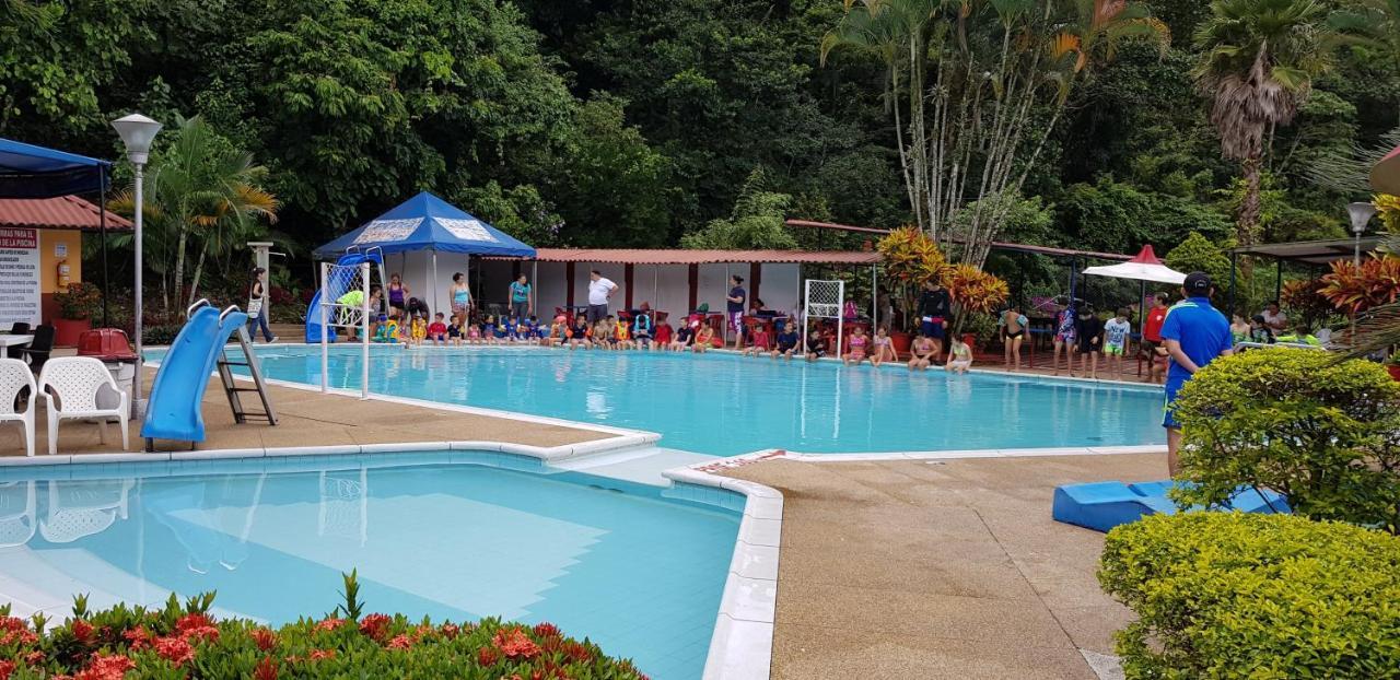 ホテル Balneario Chorillano ビリャビセンシオ エクステリア 写真