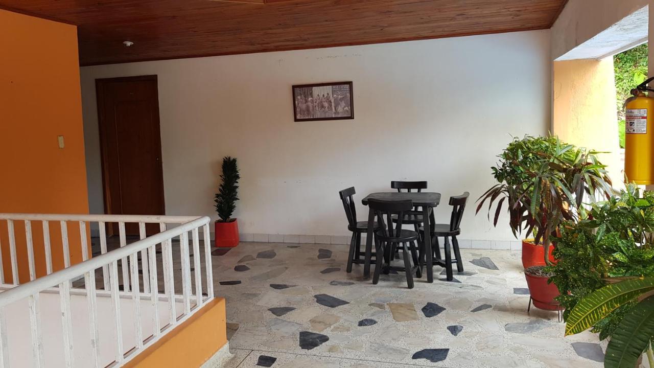 ホテル Balneario Chorillano ビリャビセンシオ エクステリア 写真